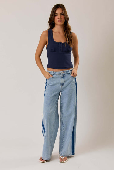 LE LIS U-neck sleeveless ribbed top with button detail, shown in a close-up image highlighting fabric texture and neckline.