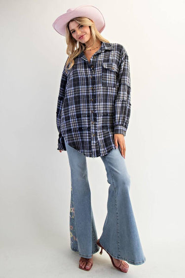 Easel navy plaid oversized flannel button-up shirt for women, casual tops with long sleeves and classic pattern.