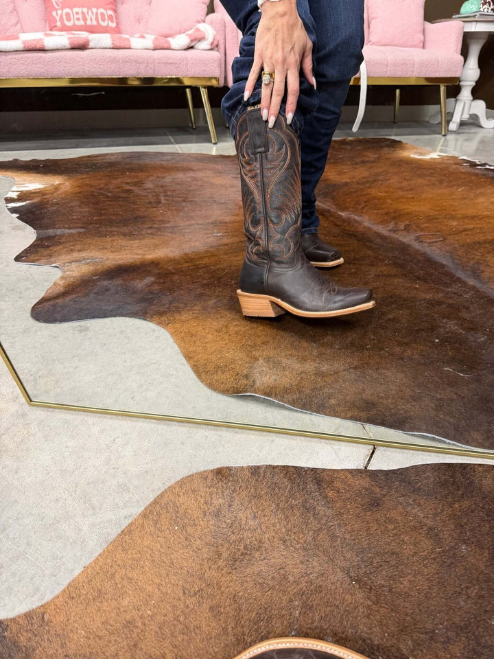 HYER Leawood Boots in black leather, showcasing sleek ankle design with sturdy soles and stylish stitching details.