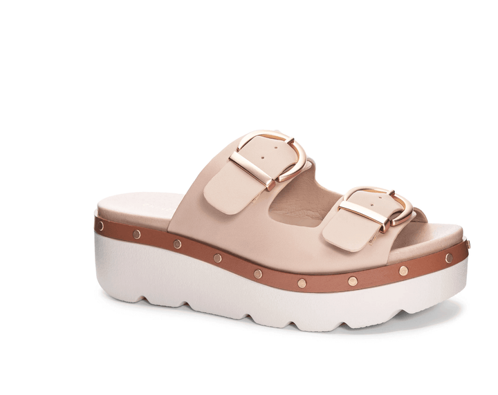Chinese Laundry Surfs Up Sandal featuring a casual strap design and neutral tones, perfect for summer beachwear.