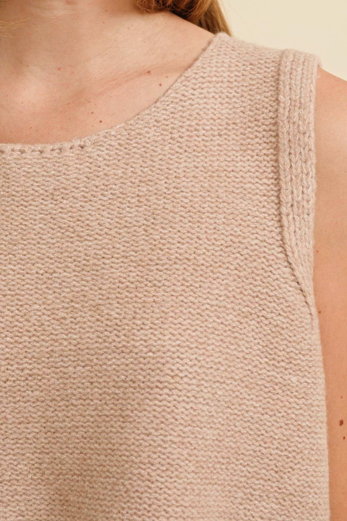 BACK BOW TIE SLEEVELESS SWEATER