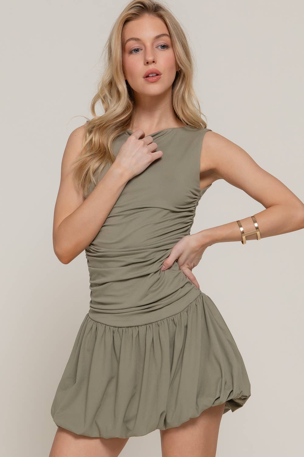 SLEEVELESS BOAT NECK VOLUMINOUS MINI DRESS