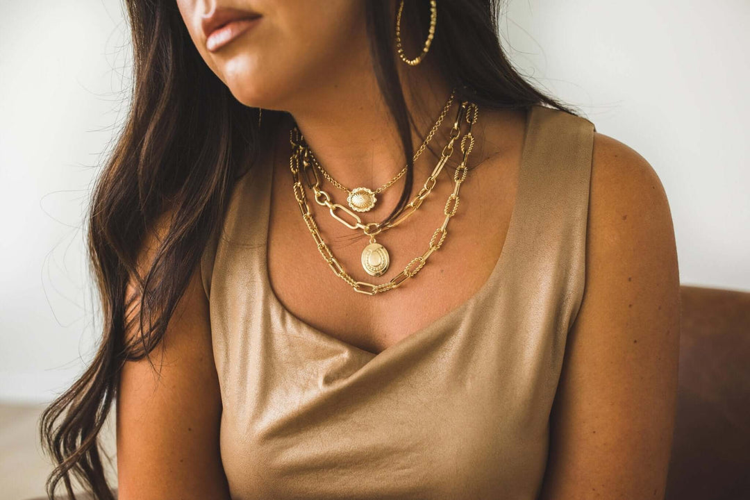 18" 18K Gold Plated Chain Necklace with Horseshoe Pendant - Cowgirl Charm