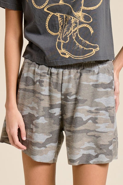 Zutter relaxed French terry shorts in light gray with elastic waistband and side pockets, casual and comfortable for everyday wear.