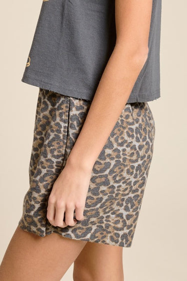 Zutter relaxed French Terry shorts in light gray fabric, casual style with elastic waistband and side pockets.