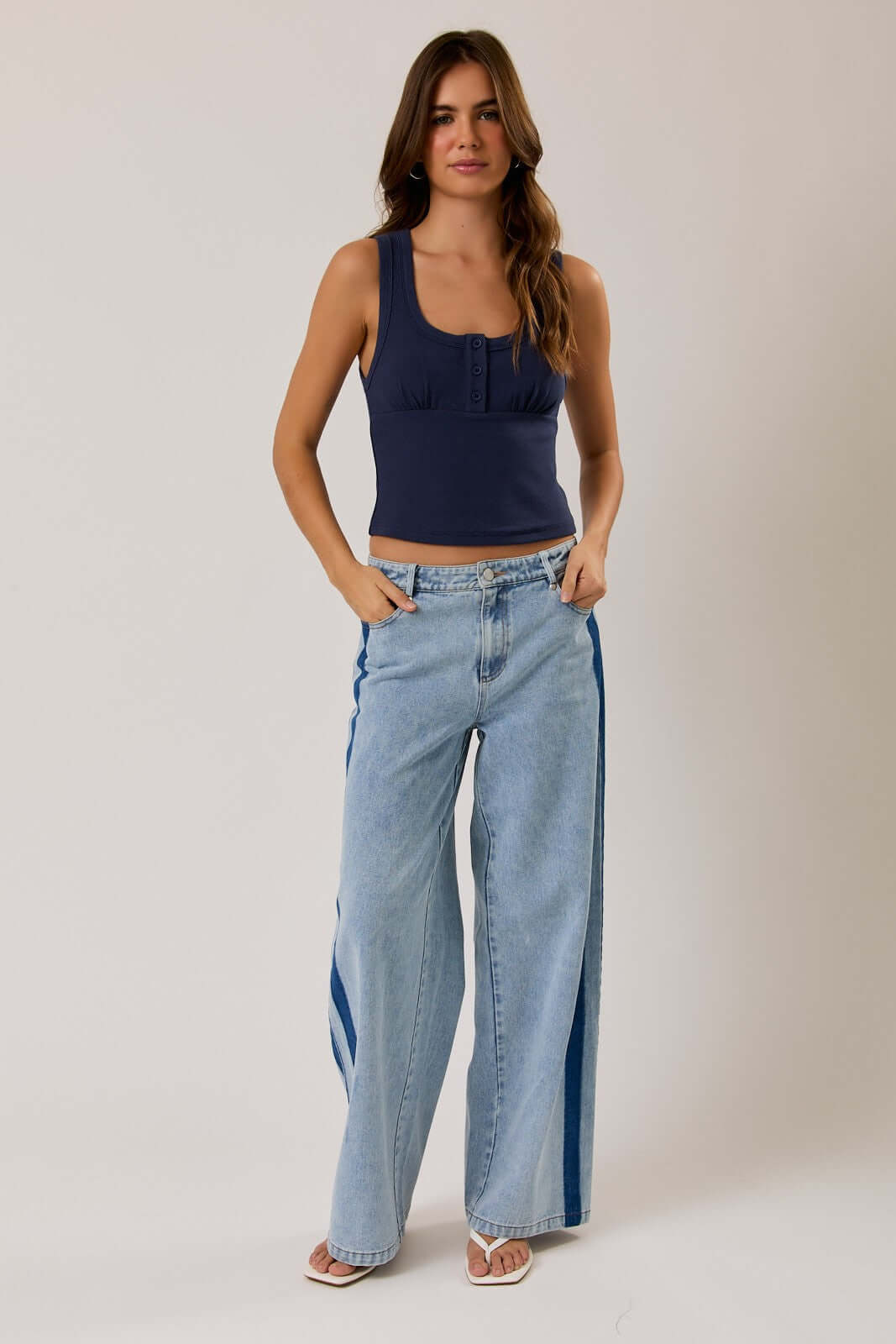 LE LIS U-neck sleeveless ribbed top with button detail, stylish tank or camisole for casual or layered wear.