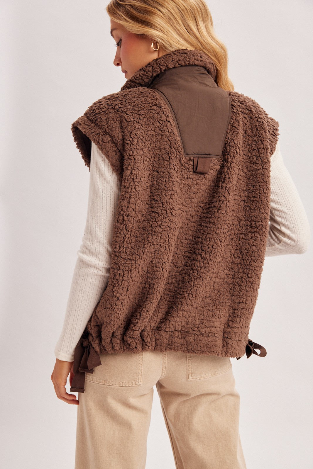 Blueivy women’s sherpa button-down vest, short sleeve sweater with cozy sherpa material and button front detail.