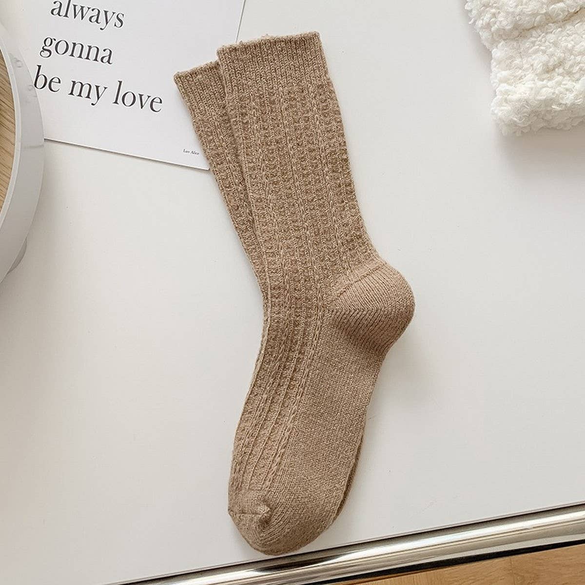 SIMPLE AND VERSATILE FASHIONABLE MID-CALF SOCKS_CWMS1069