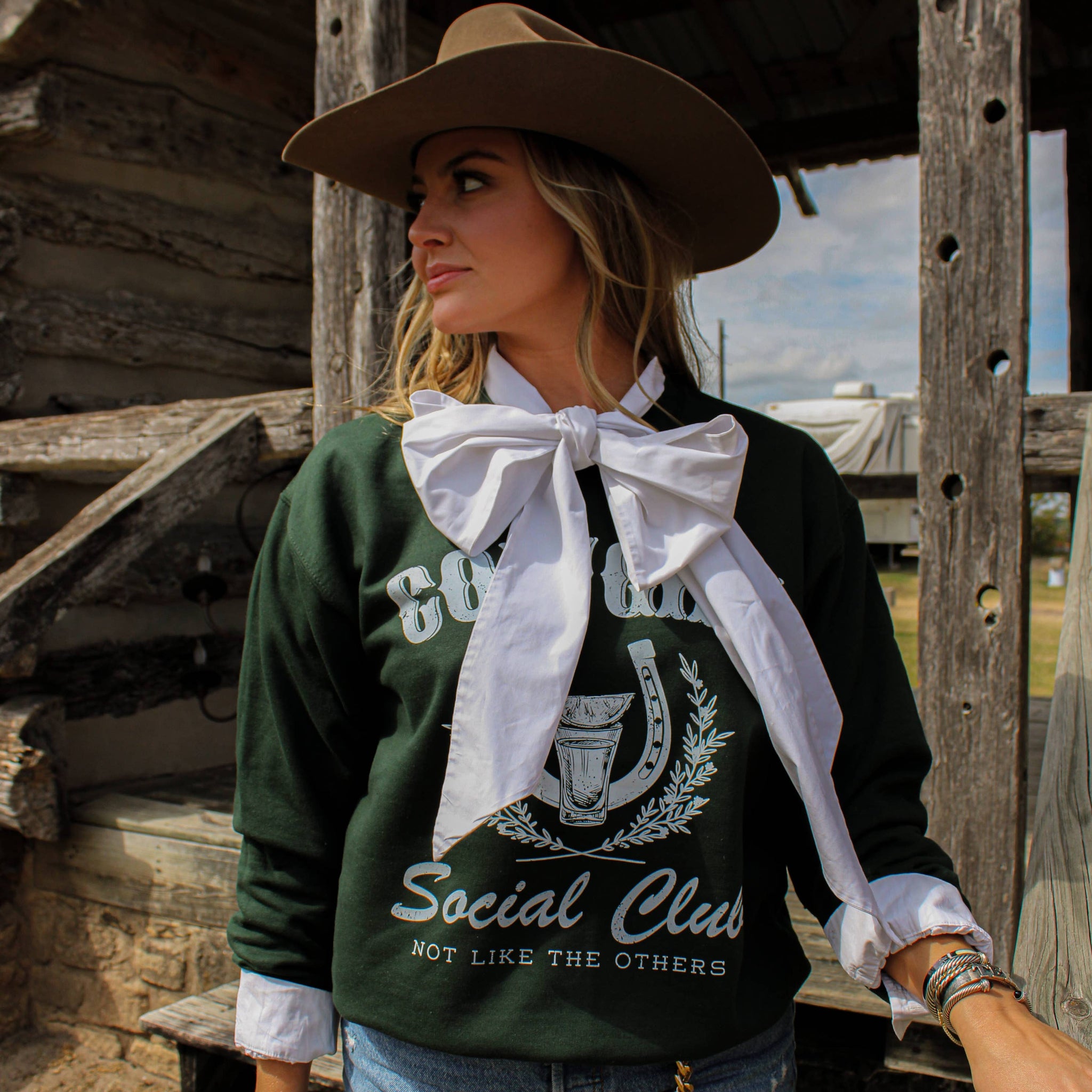 COWGIRL SOCIAL CLUB CREWNECK