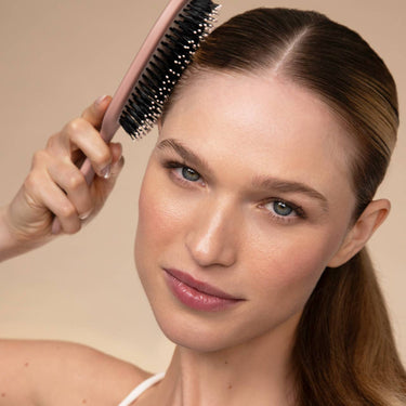 KITSCH Smooth & Polish Brush in terracotta with soft bristles for gentle smoothing and polishing hair.