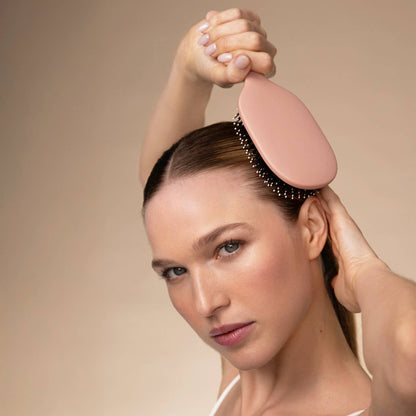 KITSCH Smooth & Polish Brush in terracotta with sleek bristles, ideal for styling and smoothing hair.