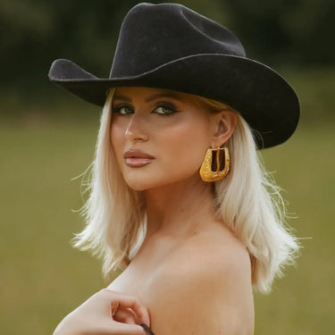 Hillbetty Buckle Betty