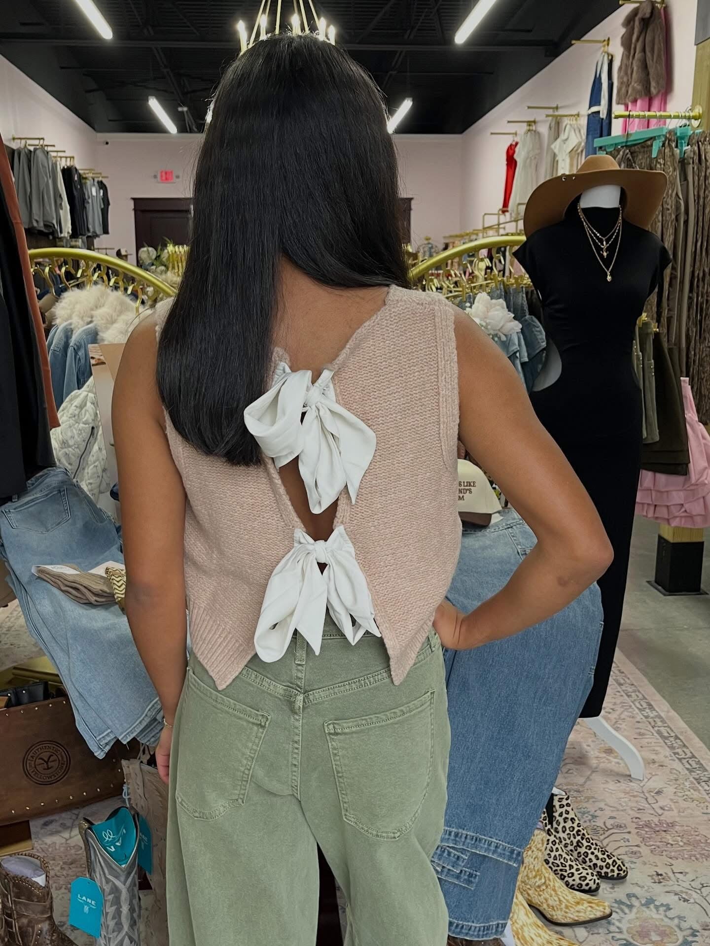 BACK BOW TIE SLEEVELESS SWEATER