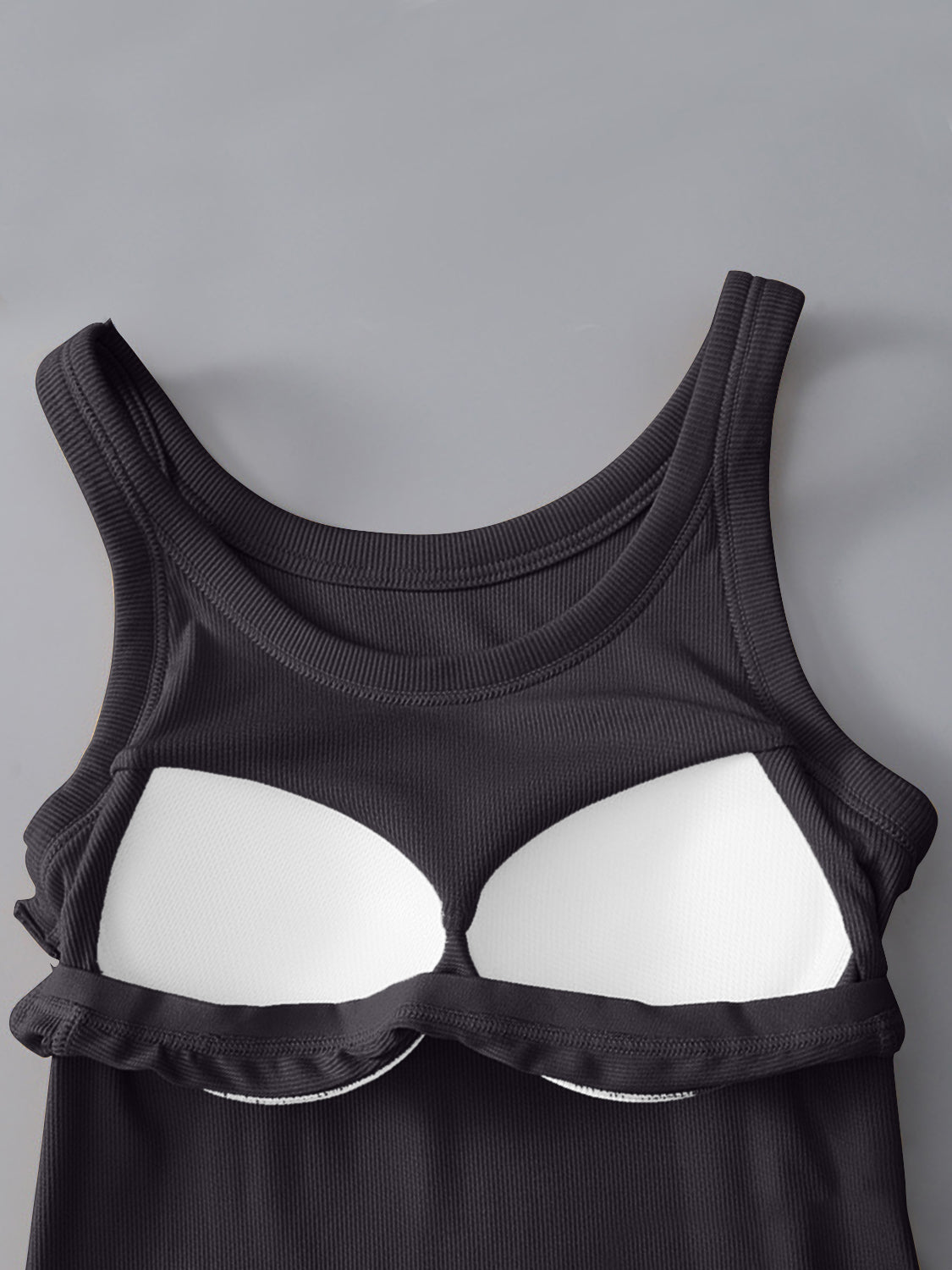 Seamless Black Ribbed Tank Top with Built-In Bra – Round Neck Sleeveless Layering Essential