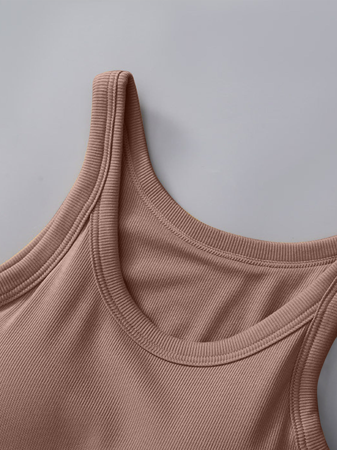 Seamless Black Ribbed Tank Top with Built-In Bra – Round Neck Sleeveless Layering Essential