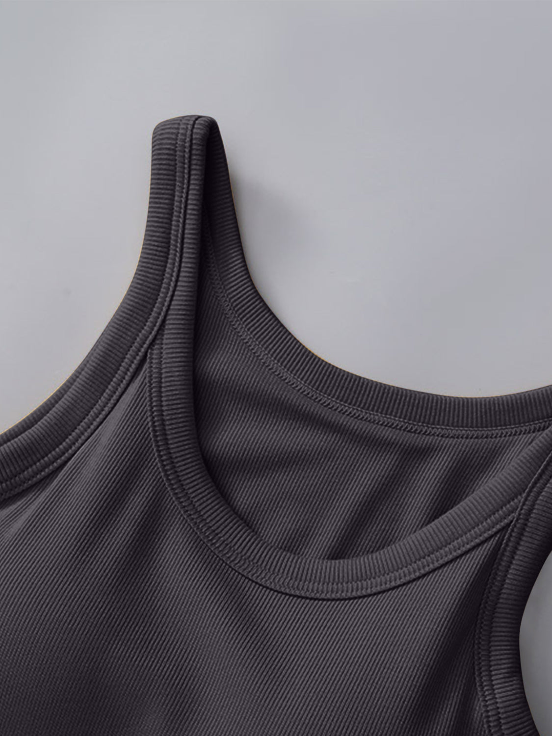 Seamless Black Ribbed Tank Top with Built-In Bra – Round Neck Sleeveless Layering Essential