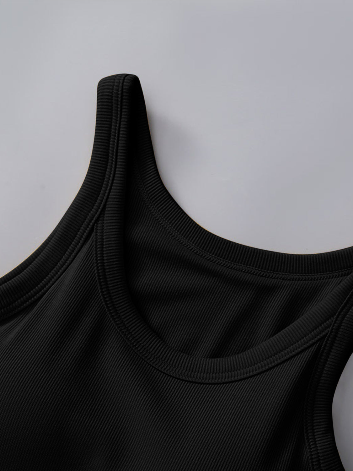 Seamless Black Ribbed Tank Top with Built-In Bra – Round Neck Sleeveless Layering Essential