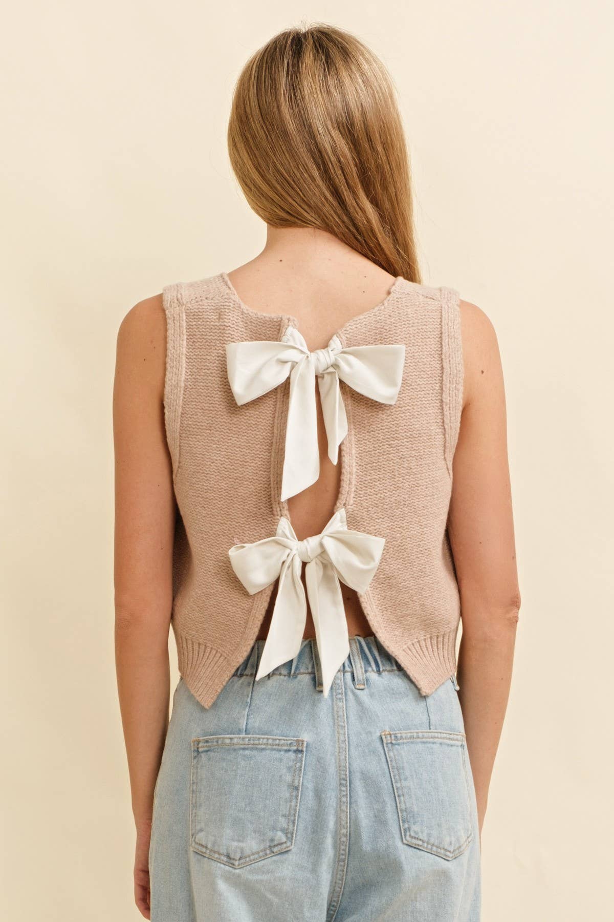 BACK BOW TIE SLEEVELESS SWEATER