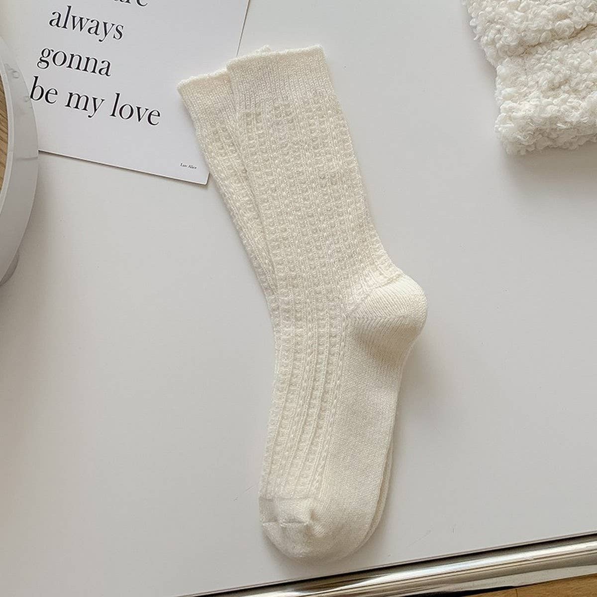 SIMPLE AND VERSATILE FASHIONABLE MID-CALF SOCKS_CWMS1069