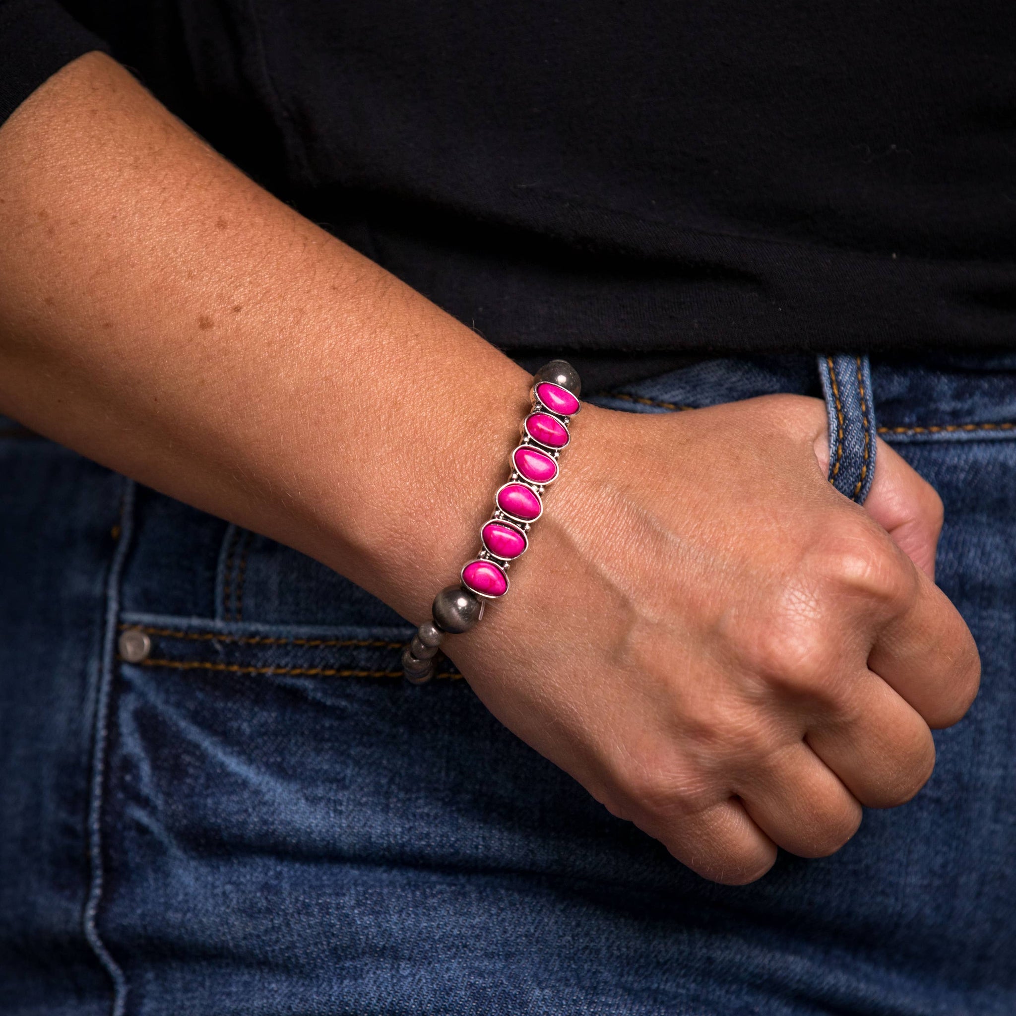 Faux Navajo Pearl Stretch Bracelet with 6 Stone Pink Accent