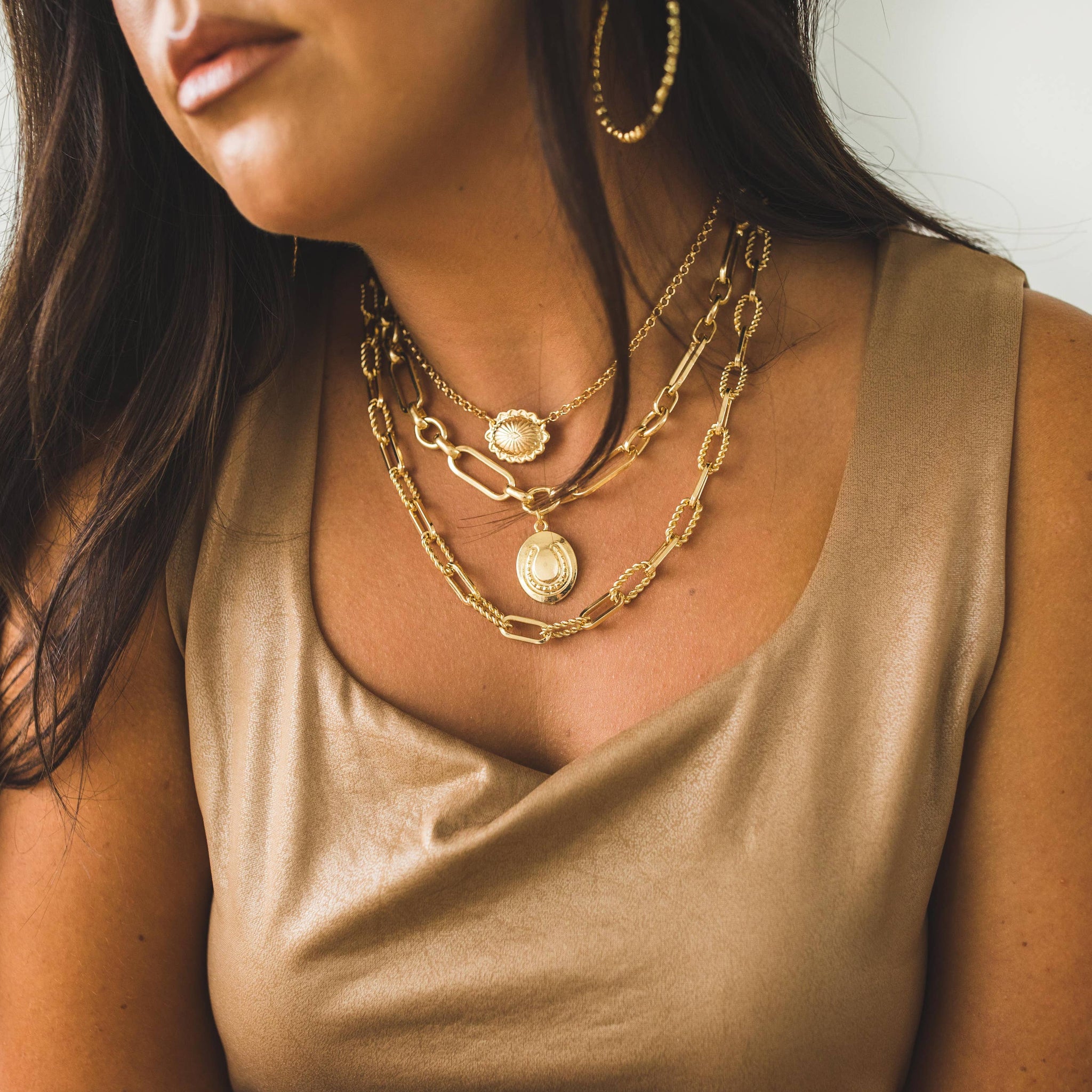 18" 18K Gold Plated Chain Necklace with Horseshoe Pendant