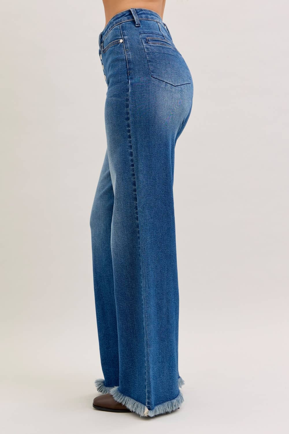 High rise Judy Blue straight column jeans with button fly, back welt pockets, and a classic fit.