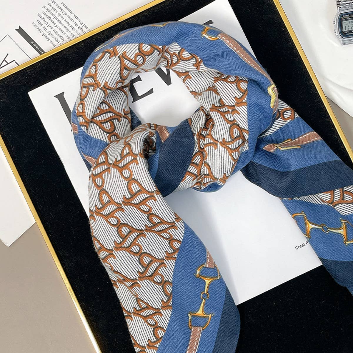 ACCITY luxury chain print velvet scarf featuring a stylish design, perfect for accessorizing and adding elegance to outfits