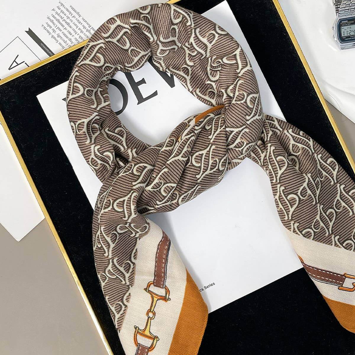 ACCITY luxury chain print velvet scarf, stylish accessories wrap with elegant chain pattern, perfect for adding sophistication to outfits.
