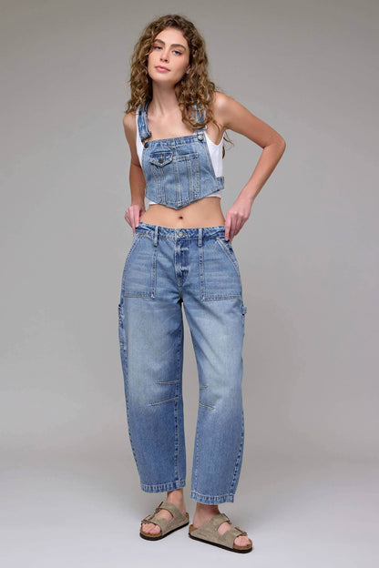 Hidden Jeans Sammie Classic Crop Barrel Jeans, stylish denim bottoms with a cropped fit and relaxed barrel silhouette.