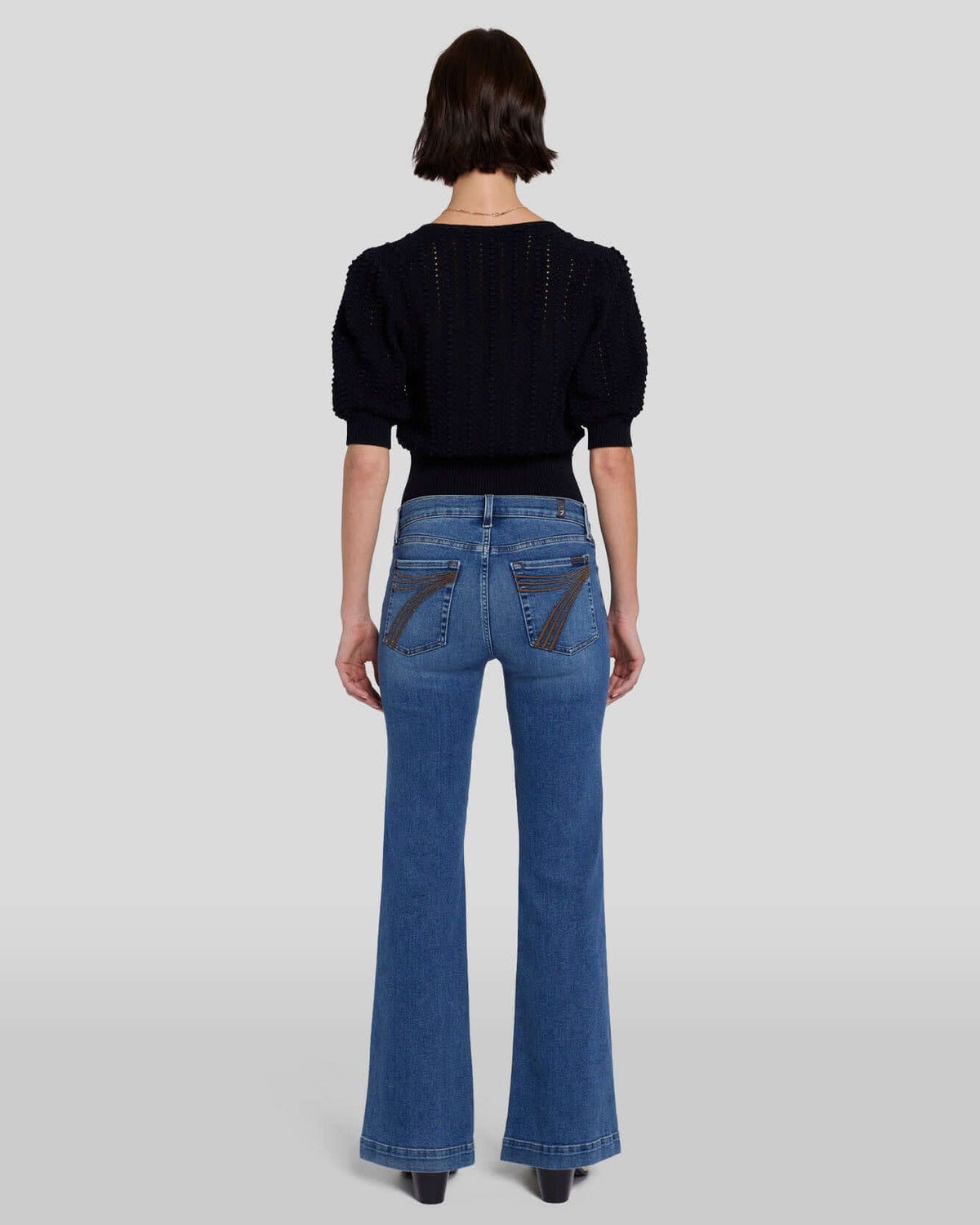 7 For All Mankind Dojo Clara jeans, women's casual denim bottoms with a slim fit and classic five-pocket design.